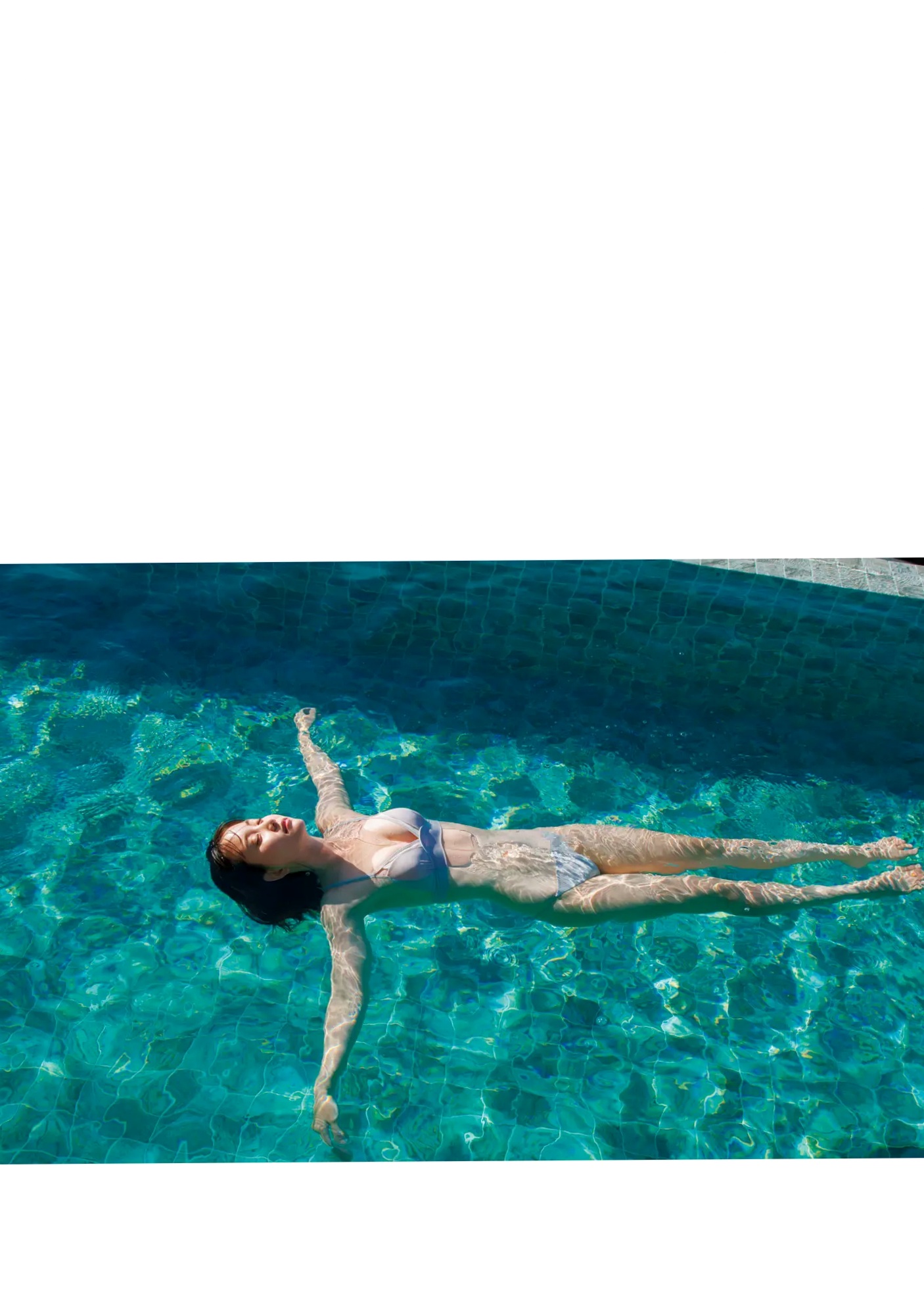 永尾まりや《Capricious》性感内衣与清新户外写真集