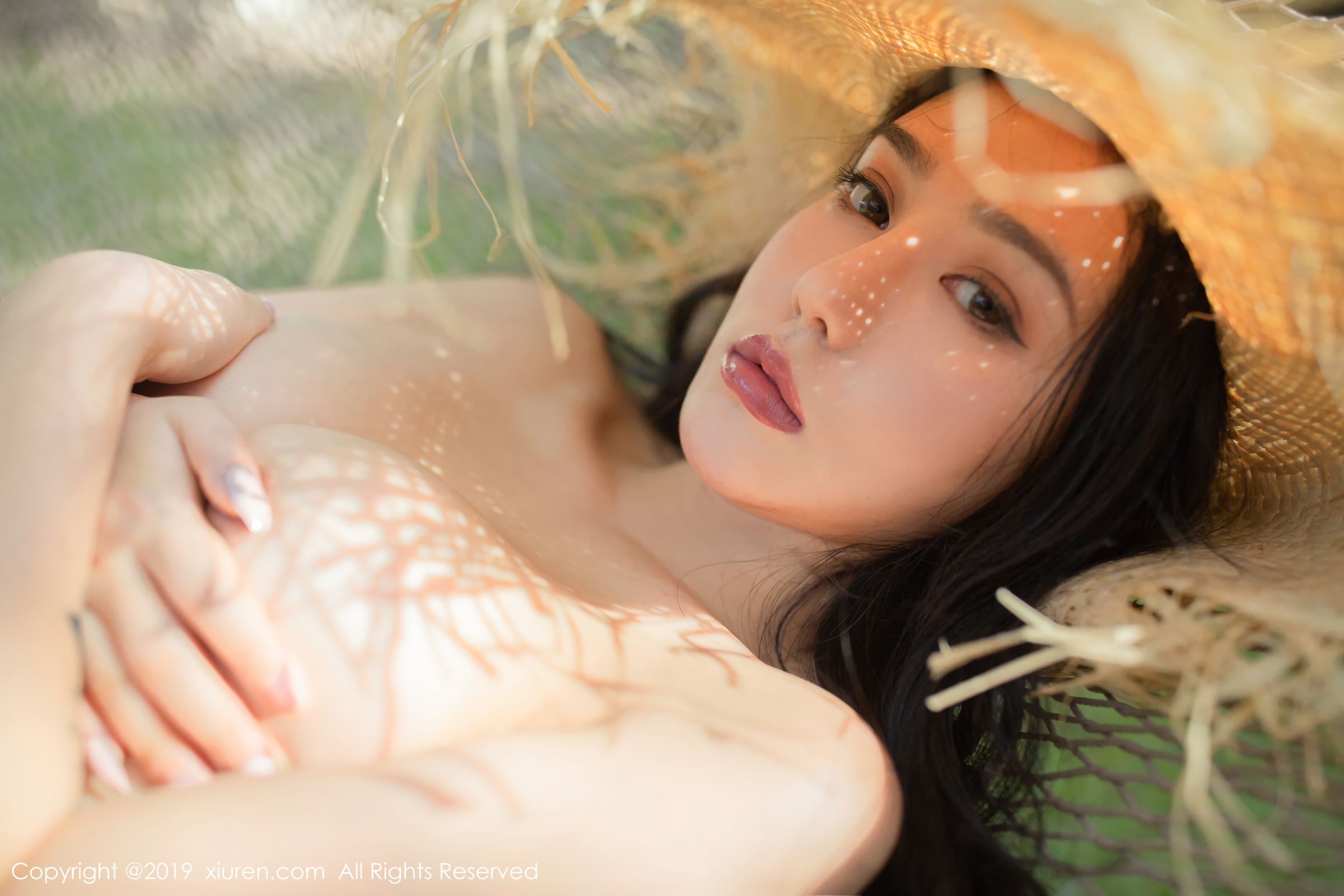 玛鲁娜的美臀诱惑 户外拍摄洛丽塔主题