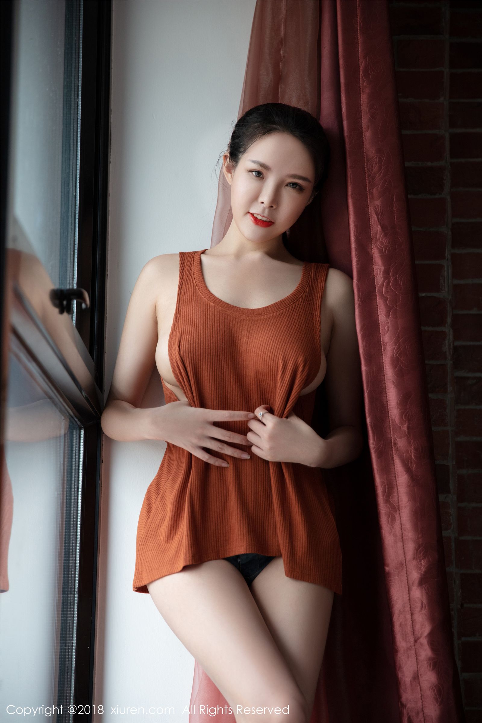 模特夏小秋秋秋 深V半露诱人激凸