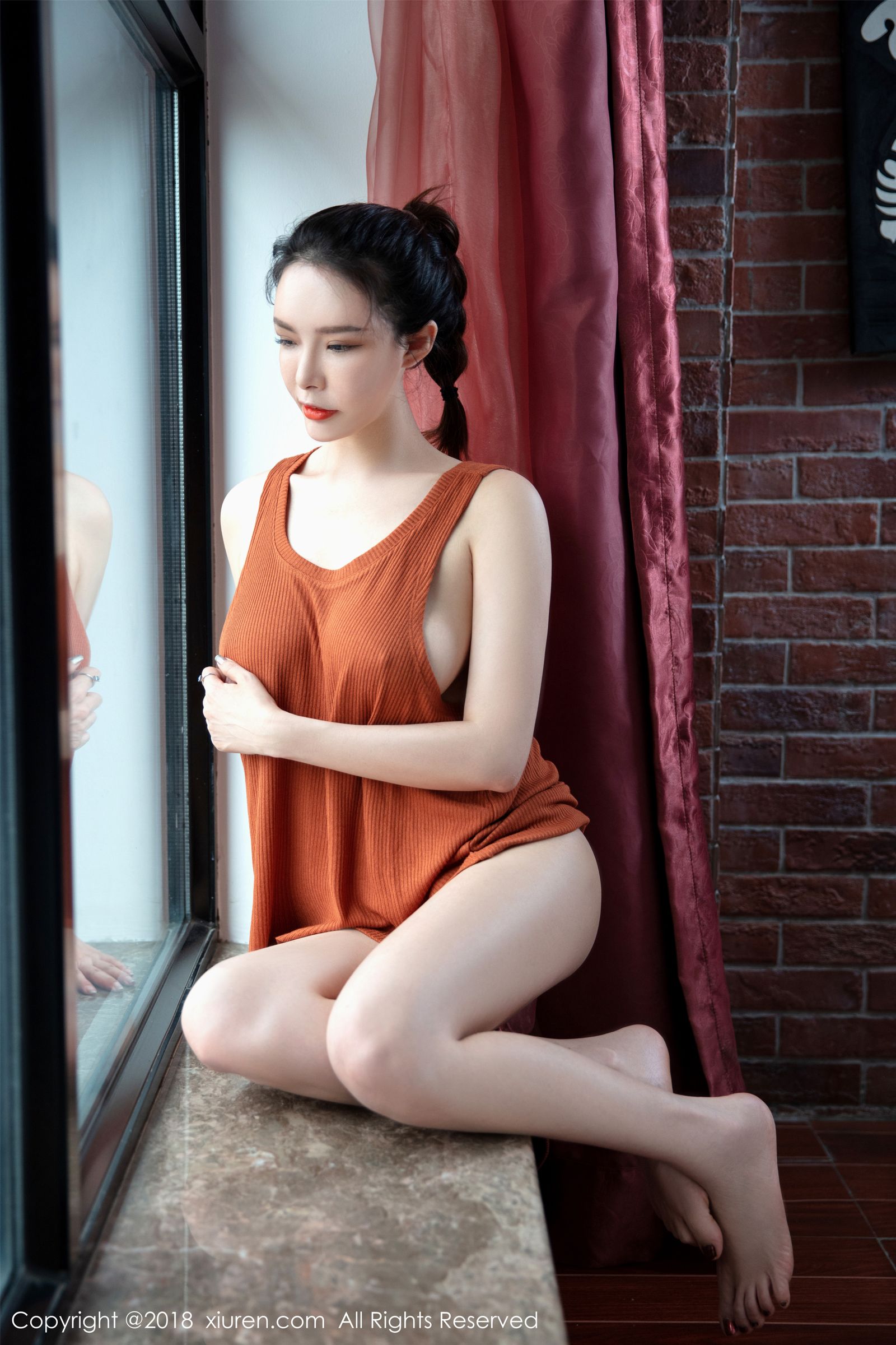模特夏小秋秋秋 深V半露诱人激凸