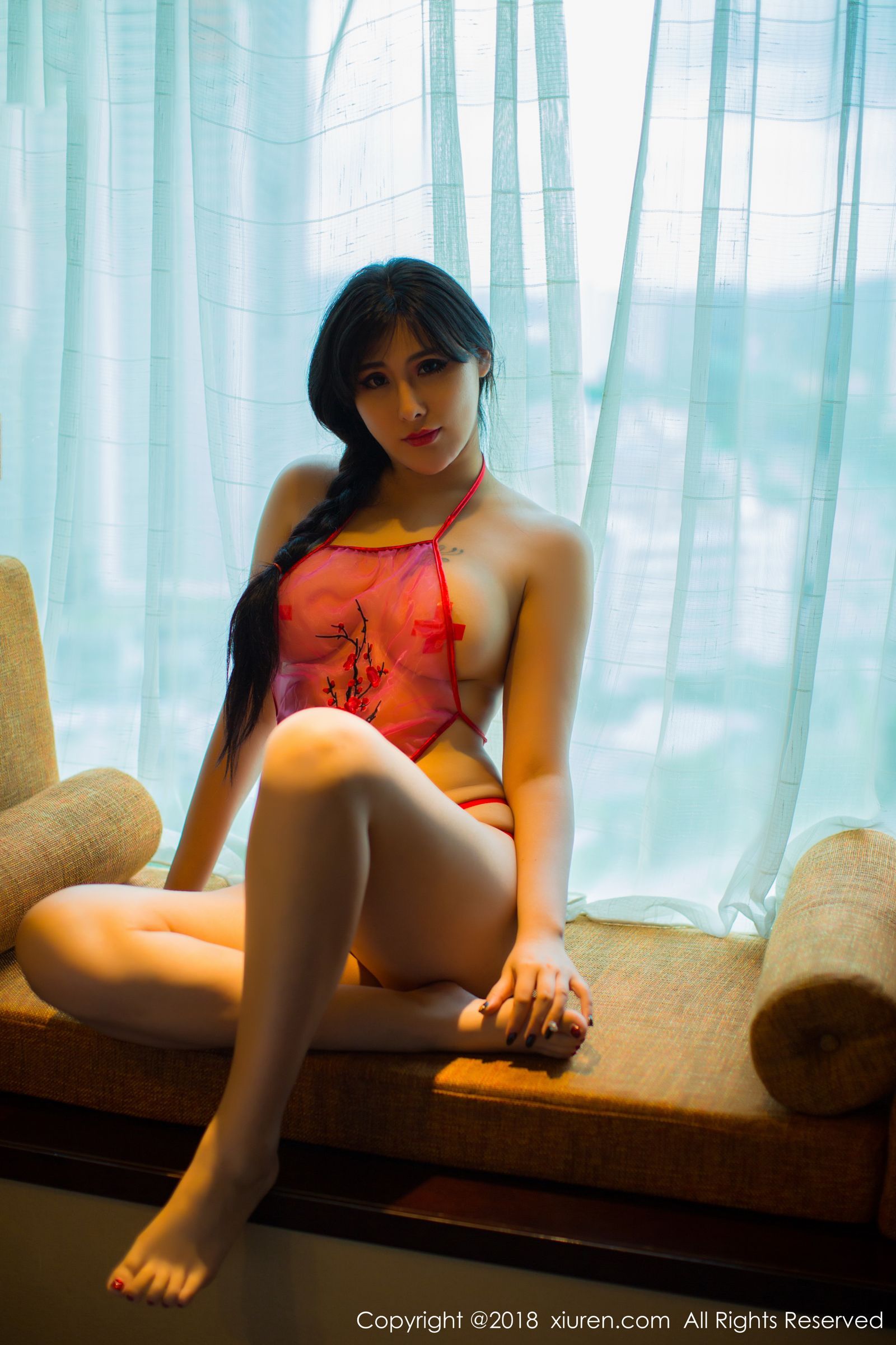魅惑女神孟狐狸 粉色的透视肚兜