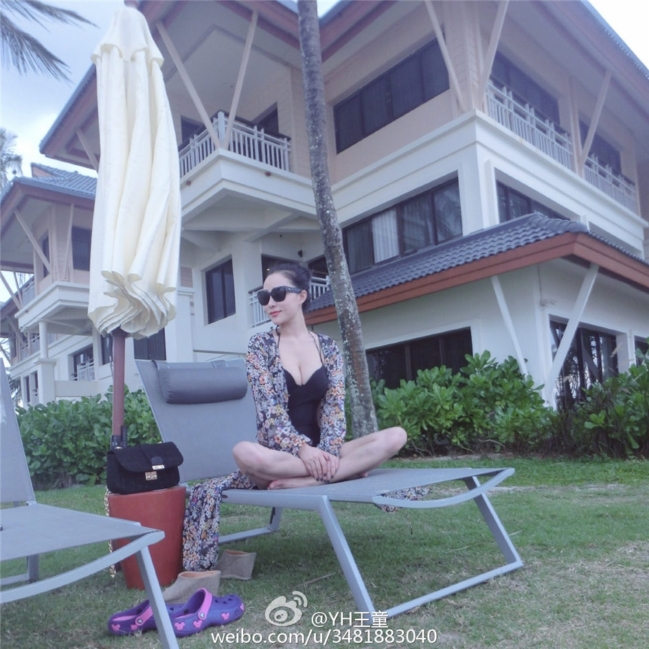 YH王童 94大胸妹子自拍图片合集
