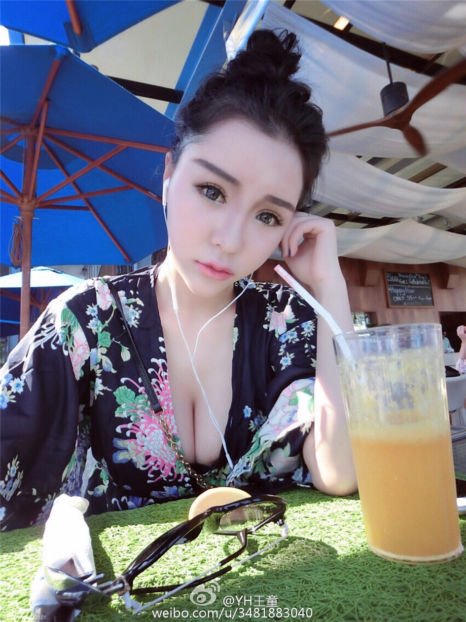 YH王童 94大胸妹子自拍图片合集