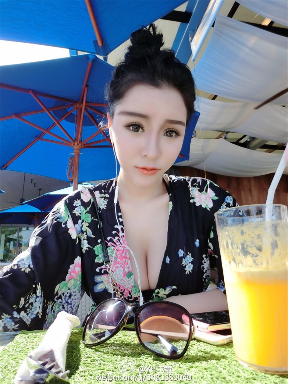 YH王童 94大胸妹子自拍图片合集