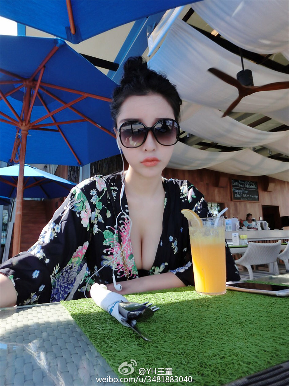 YH王童 94大胸妹子自拍图片合集
