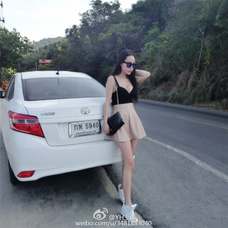 YH王童 94大胸妹子自拍图片合集