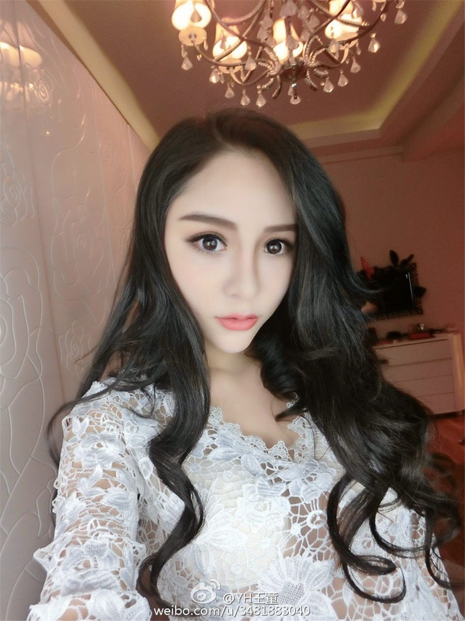 YH王童 94大胸妹子自拍图片合集