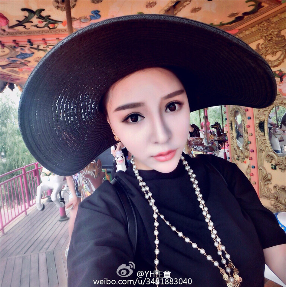 YH王童 94大胸妹子自拍图片合集