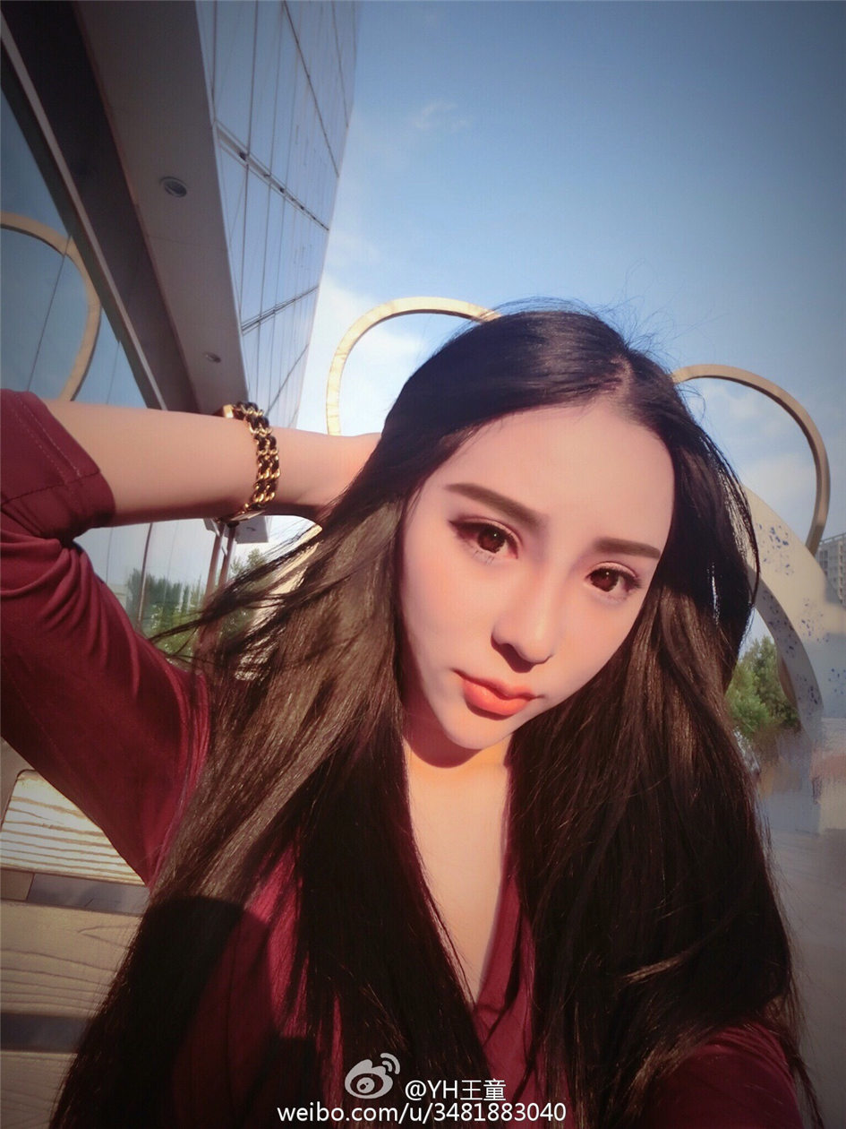 YH王童 94大胸妹子自拍图片合集