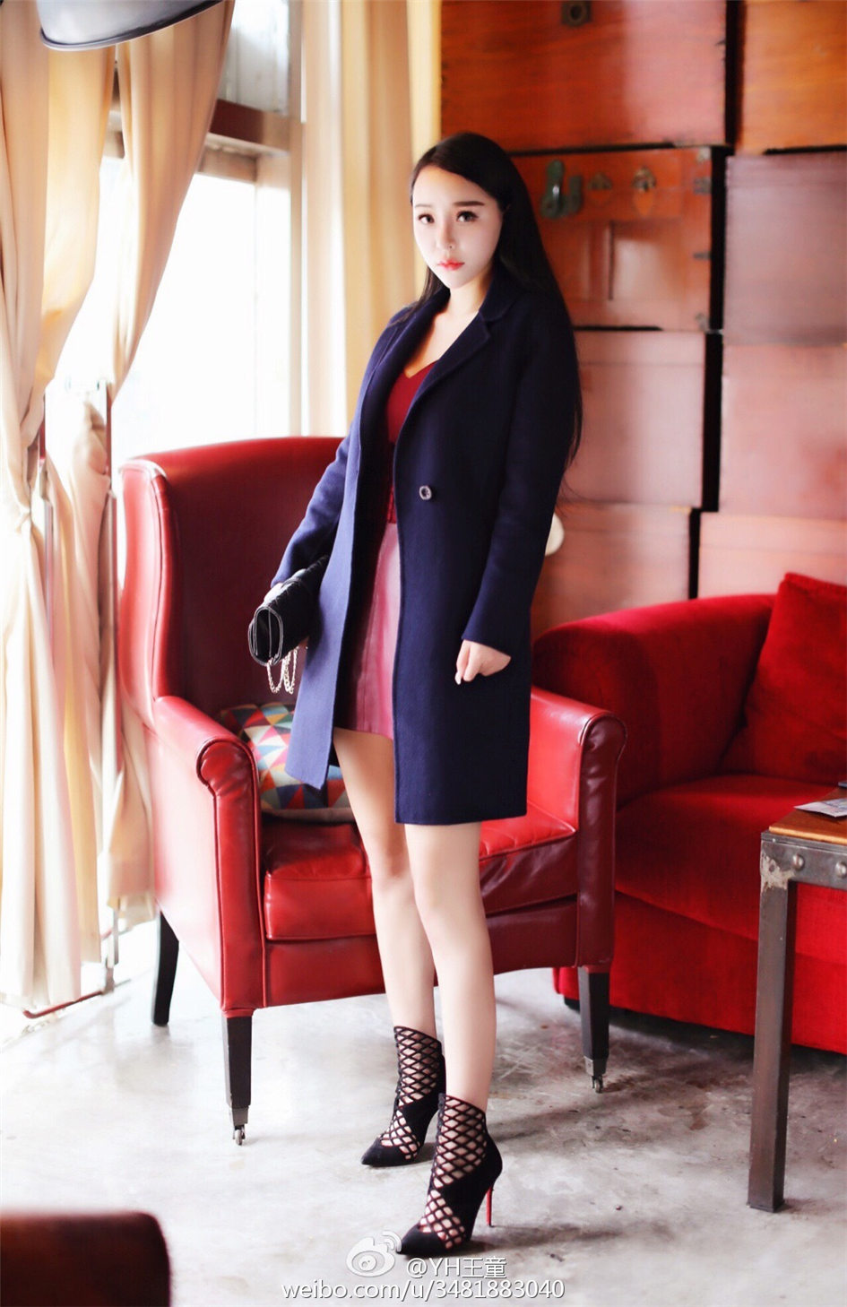 YH王童 94大胸妹子自拍图片合集