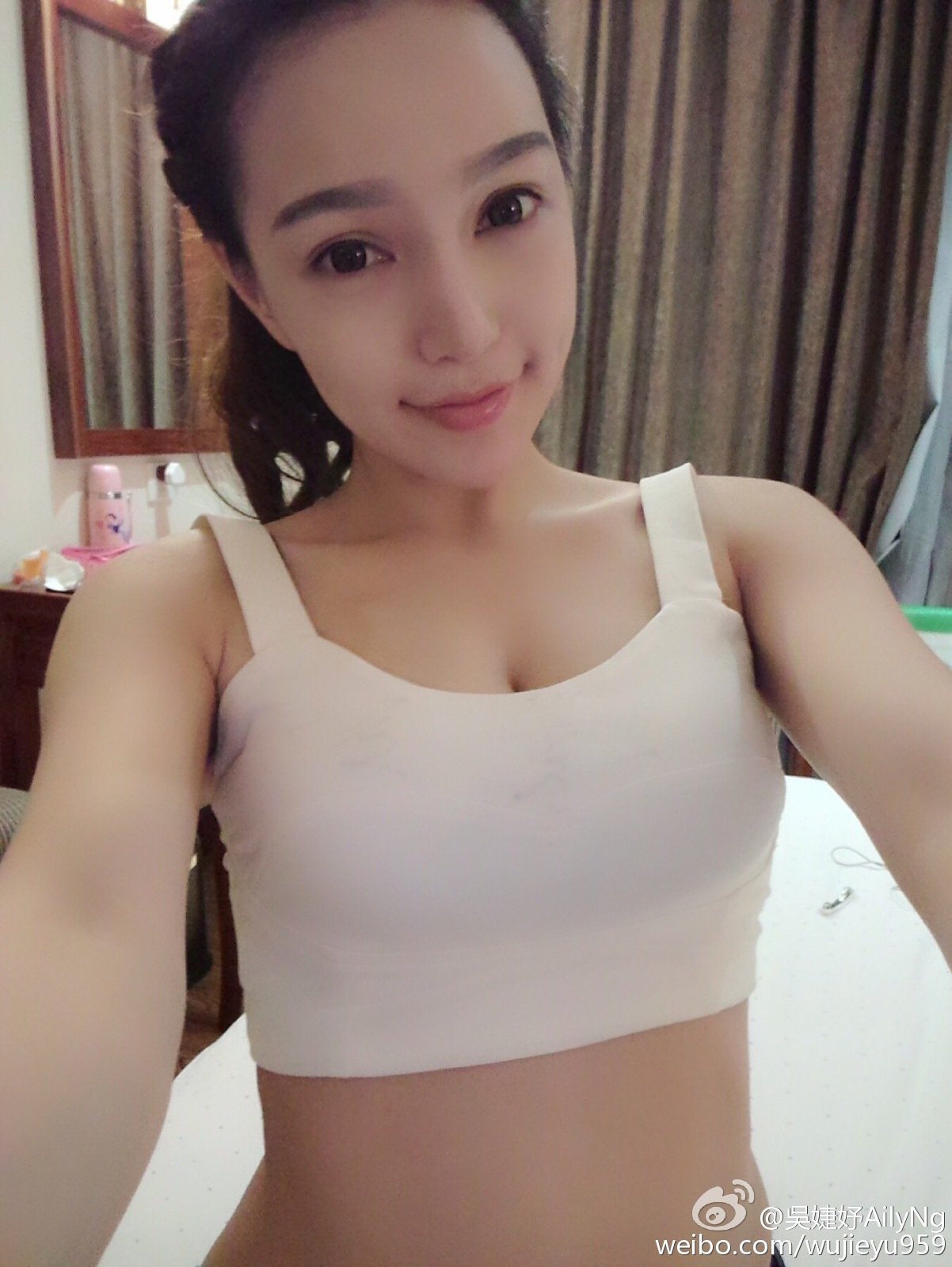 吴婕妤AilyNg 纯天然巨咪微博私房照诱惑写真图