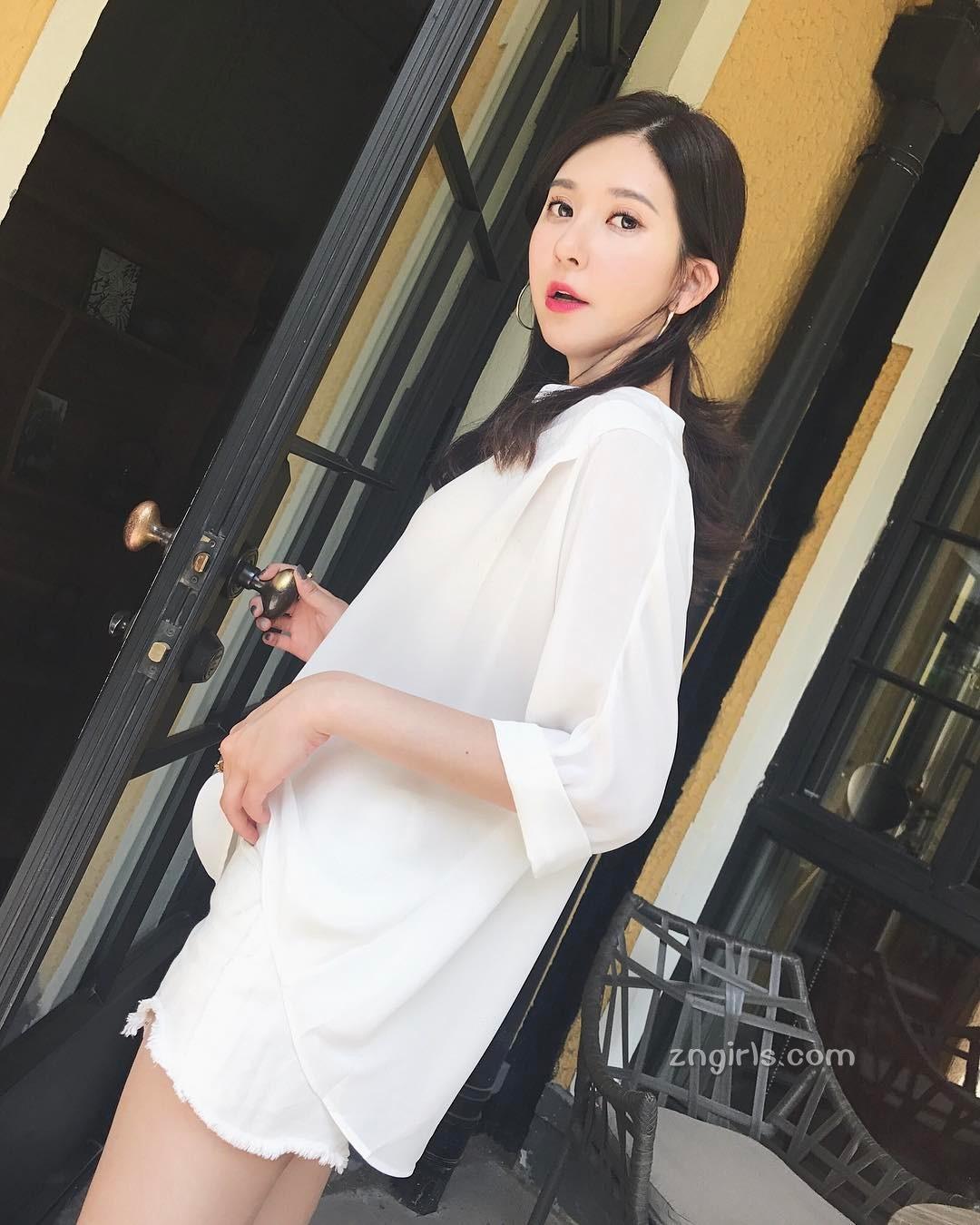 「明道校花」毕业以后更进化,辣到粉丝喊不要不要!