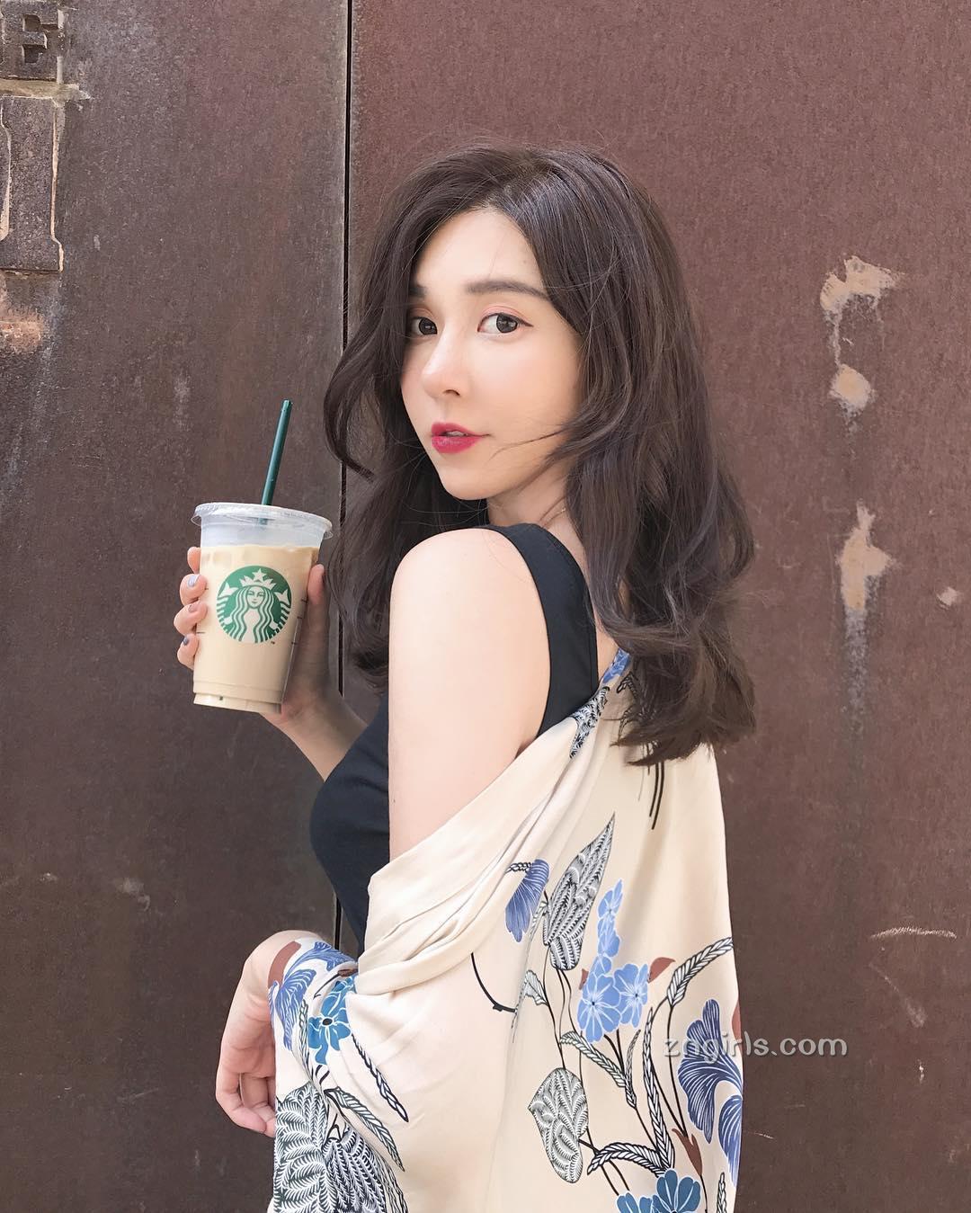「明道校花」毕业以后更进化,辣到粉丝喊不要不要!