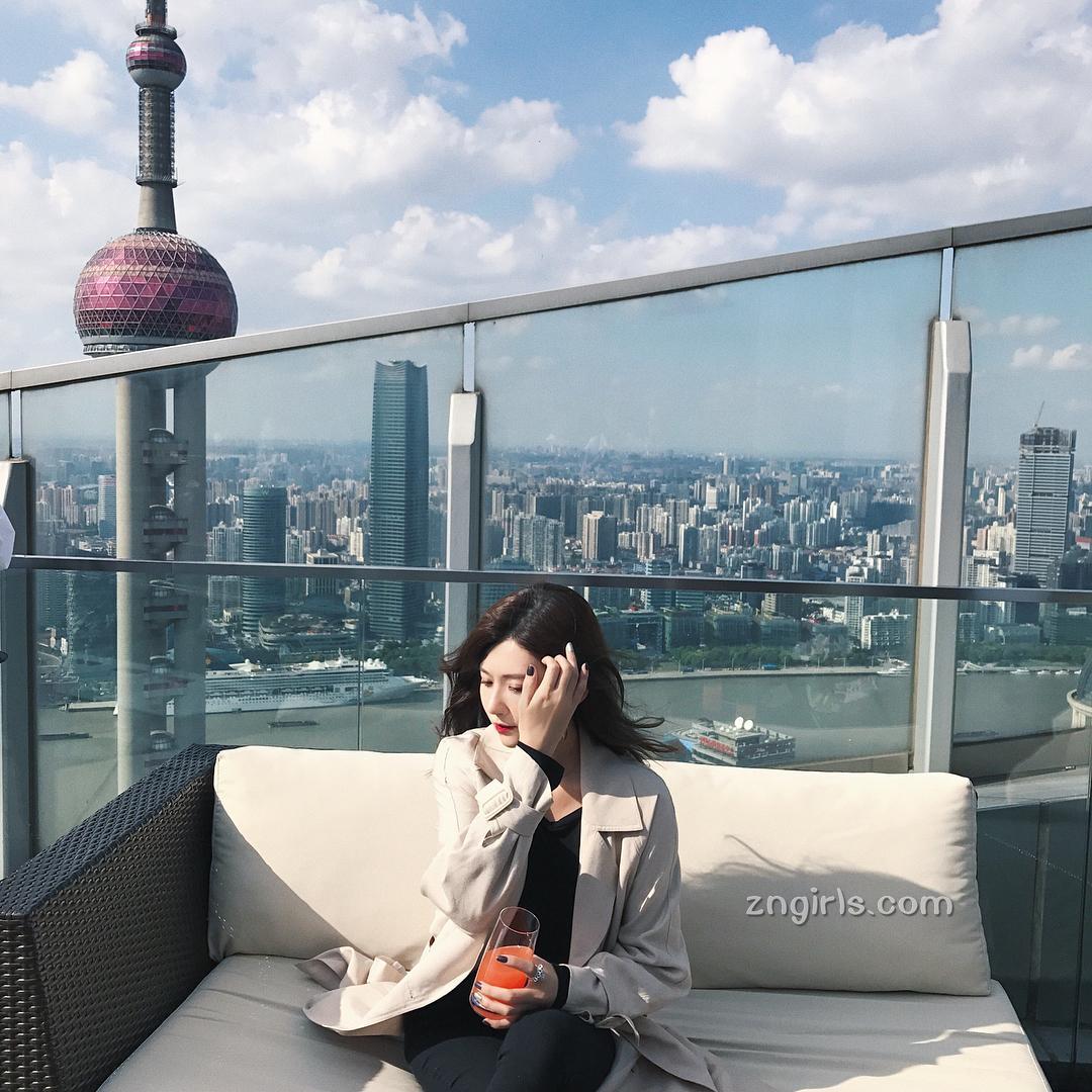 「明道校花」毕业以后更进化,辣到粉丝喊不要不要!