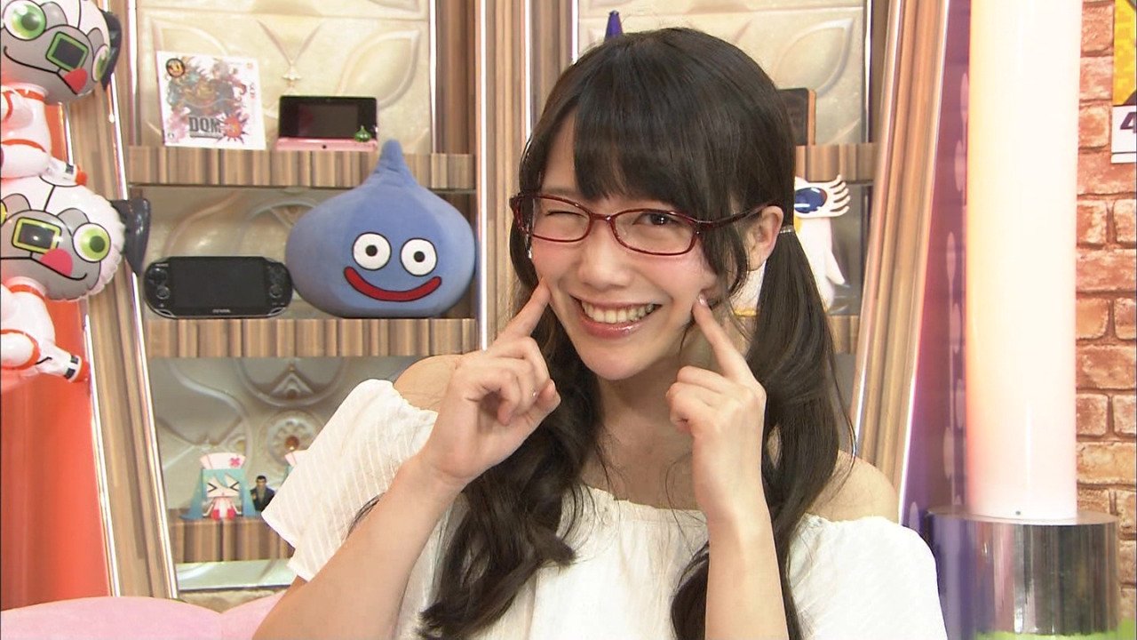 加藤里保菜 治愈系的眼镜美人