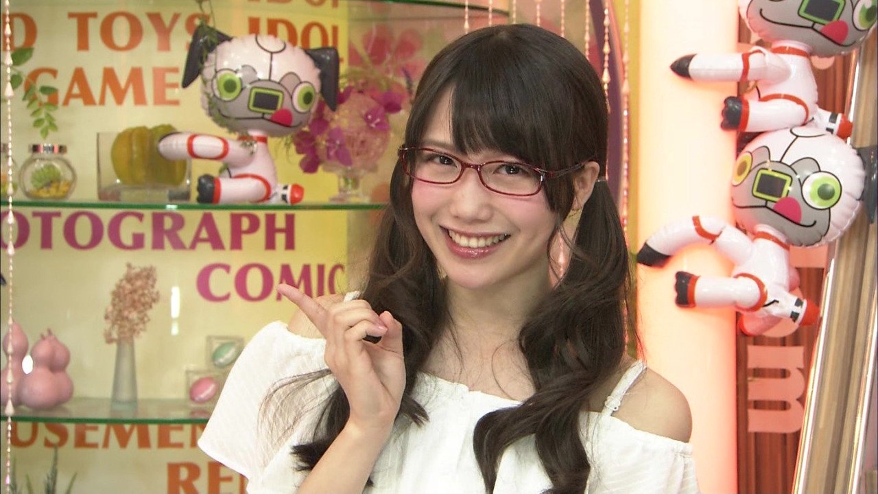 加藤里保菜 治愈系的眼镜美人