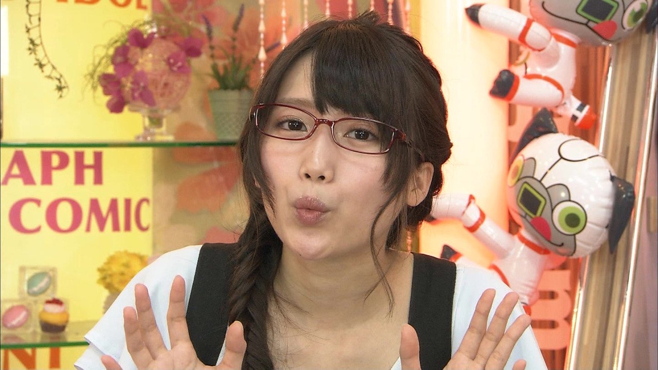加藤里保菜 治愈系的眼镜美人