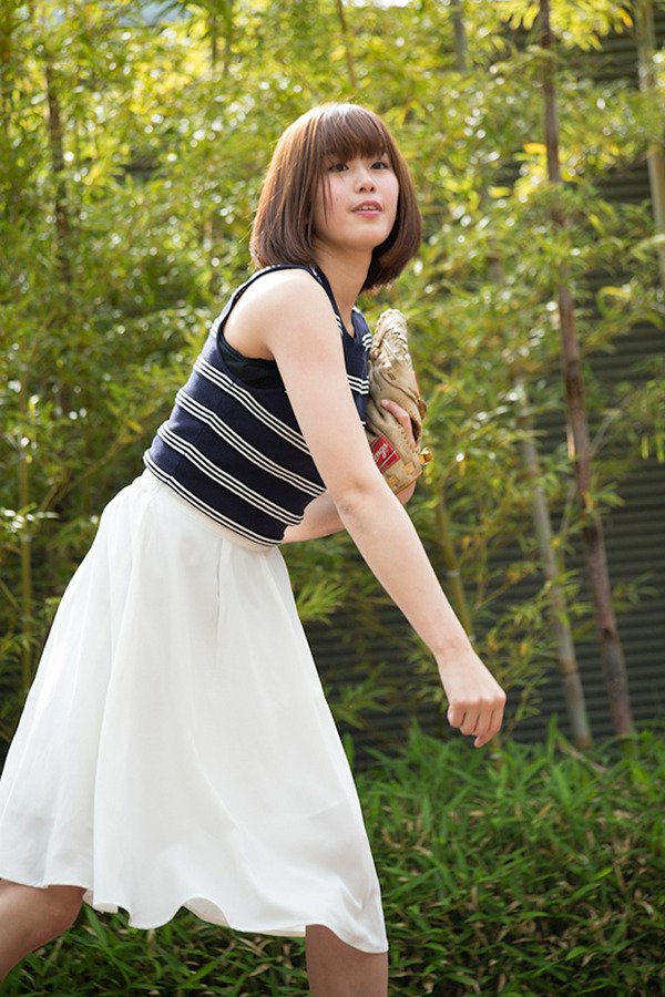 稻村亚美 美脚全开!神之开球式