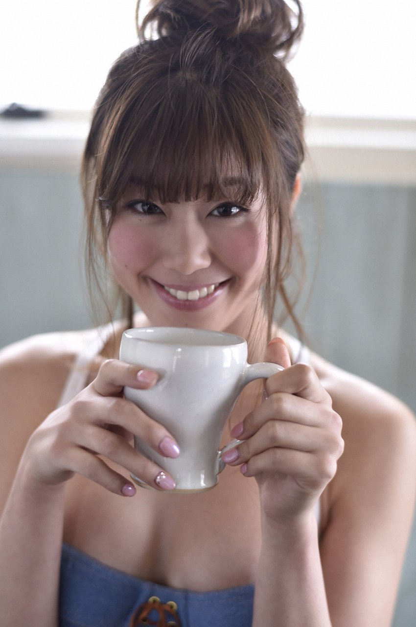 稻村亚美 美脚全开!神之开球式