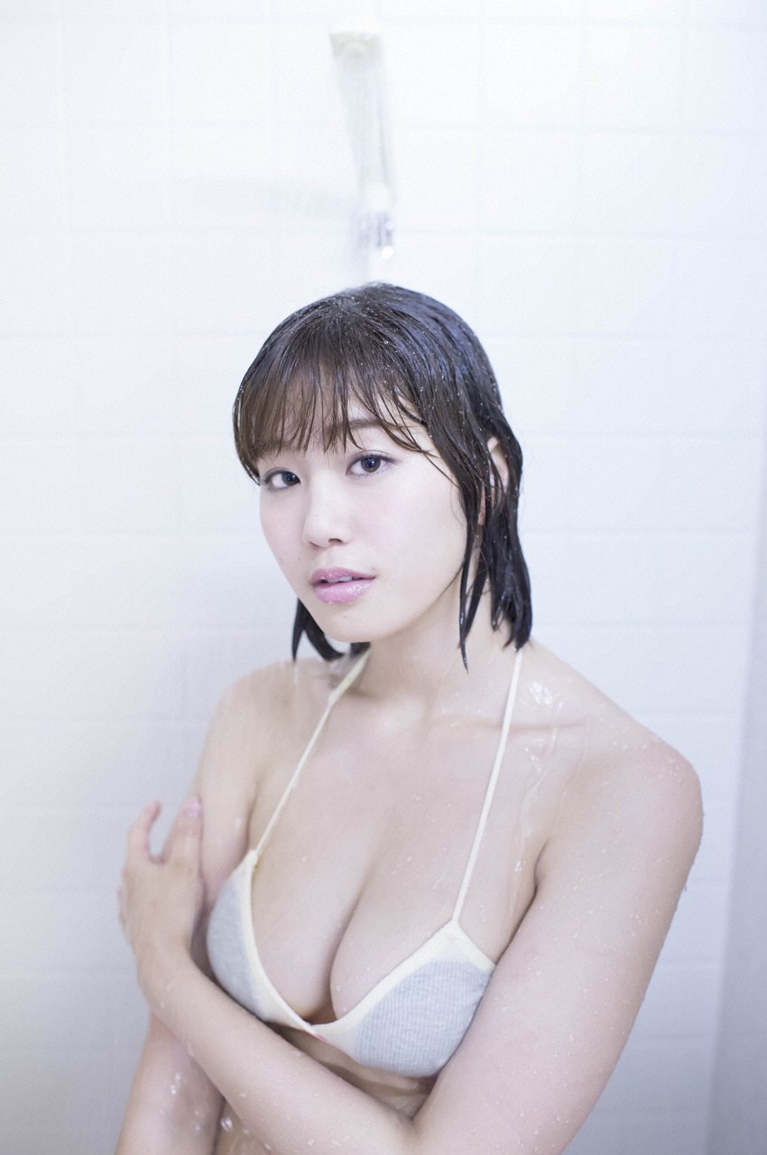 稻村亚美 美脚全开!神之开球式