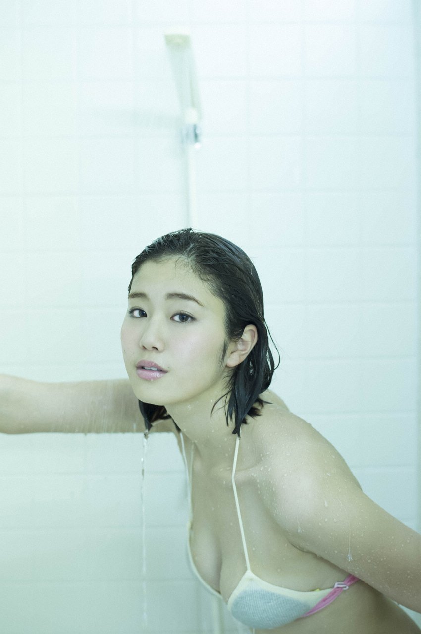 稻村亚美 美脚全开!神之开球式