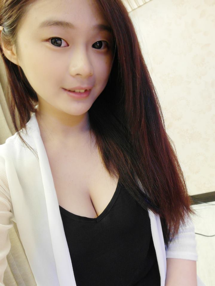 谢仁馨 童颜巨乳小护士
