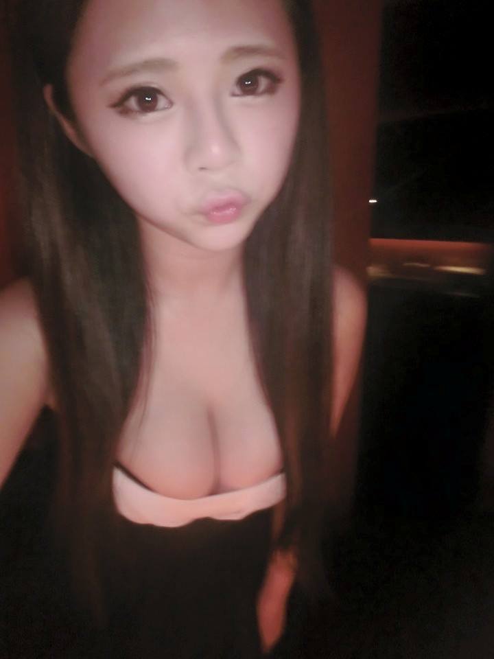 谢仁馨 童颜巨乳小护士