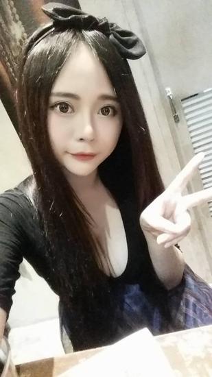 谢仁馨 童颜巨乳小护士