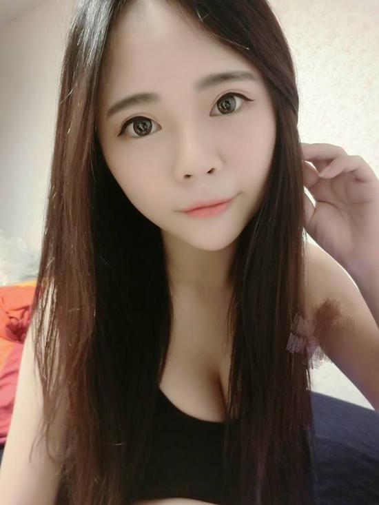 谢仁馨 童颜巨乳小护士