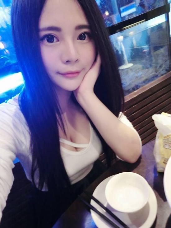 谢仁馨 童颜巨乳小护士
