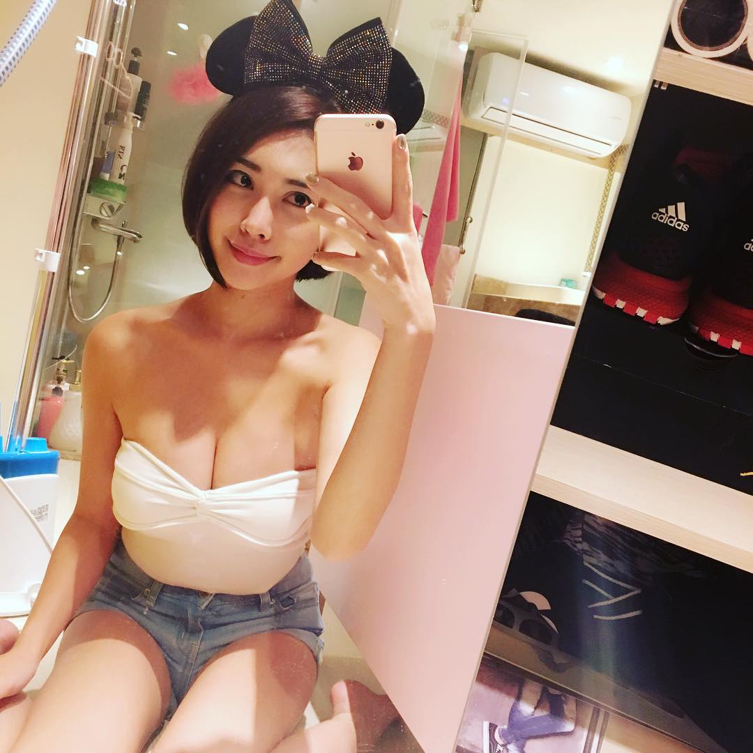 龚映璇- 台湾最年轻的女主播私房照