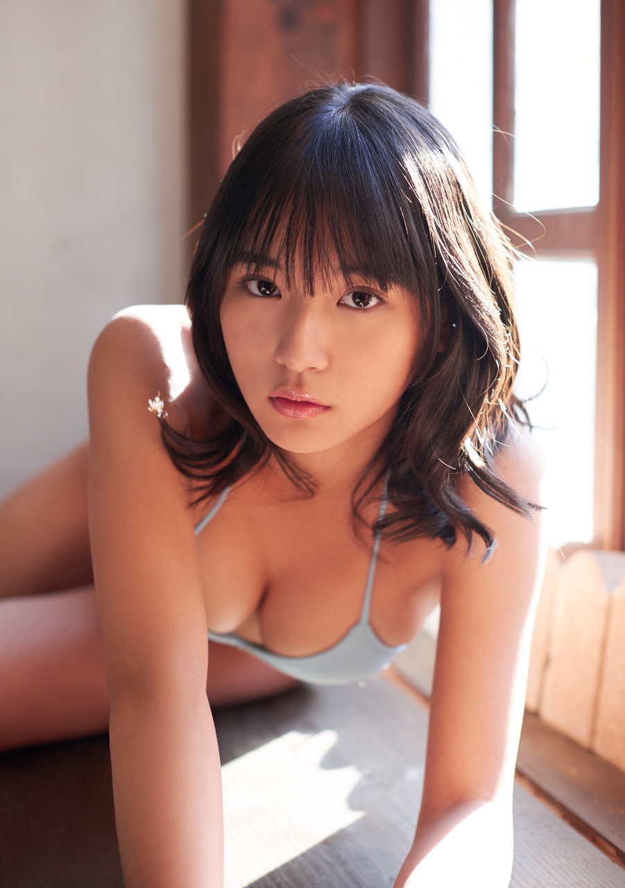 浅川梨奈 天真烂漫な童颜巨乳
