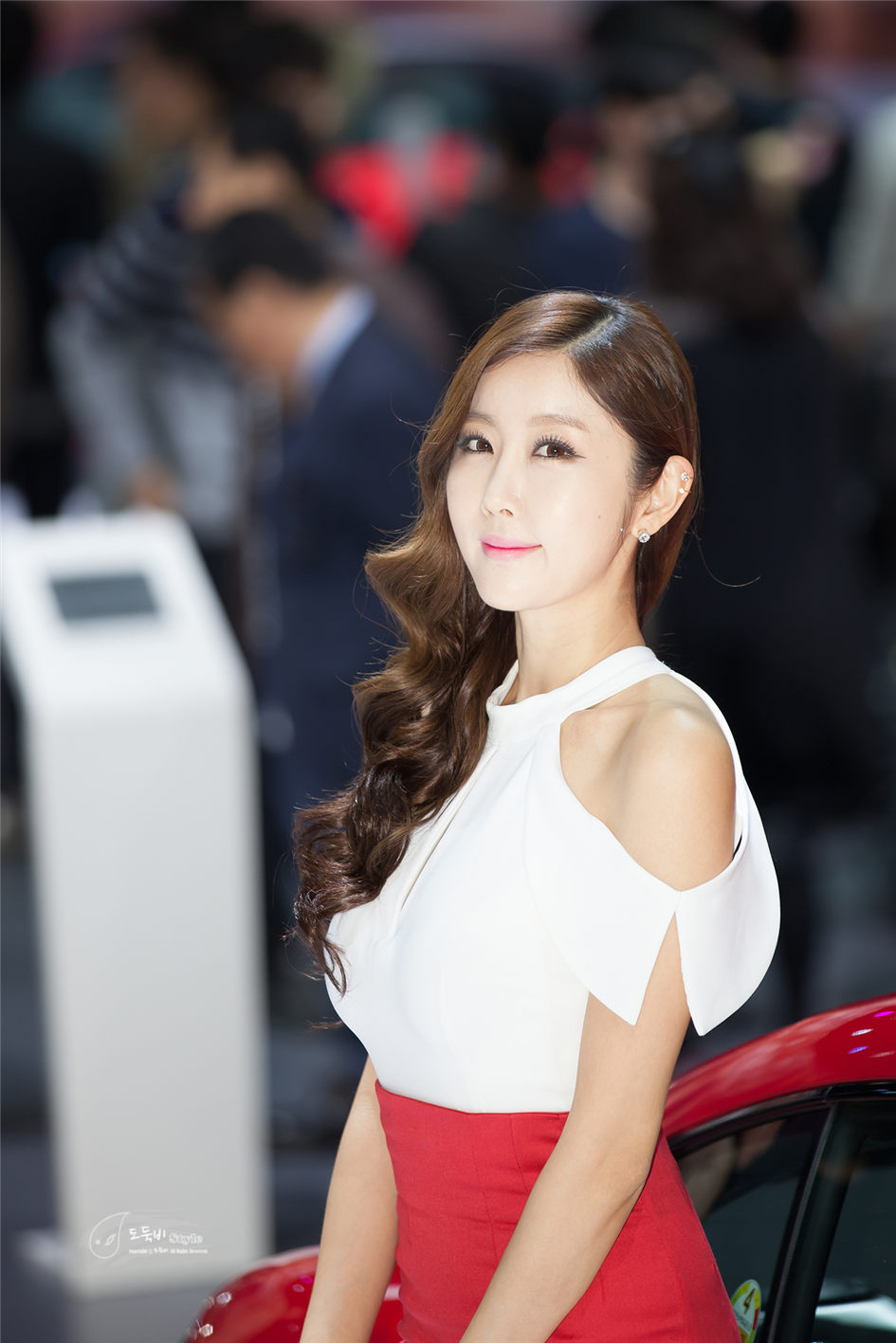性感美女崔星雅2015韩国国际车展图片