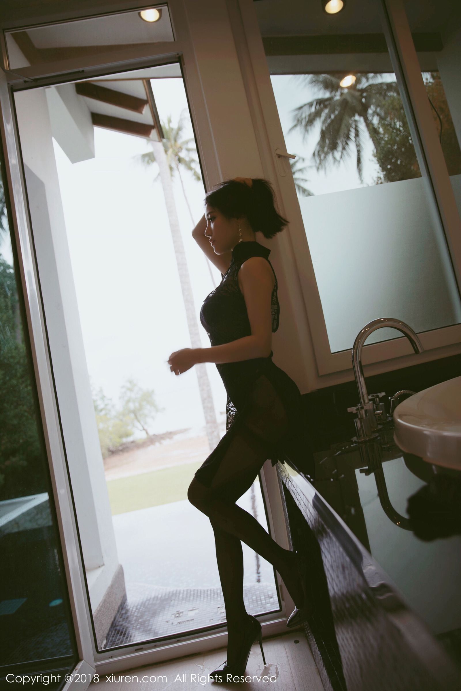 兜豆靓的丝袜搭配 美腿玉足美妙天成