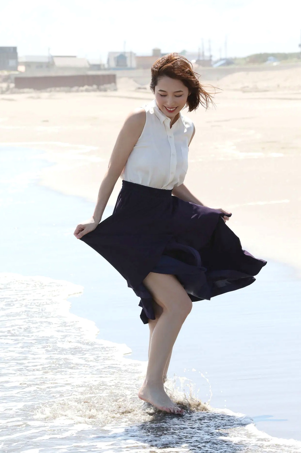 塩地美澄 - 日本一のフェロモン美女アナ与官能之旅:性感内衣与浴室湿身私房写真