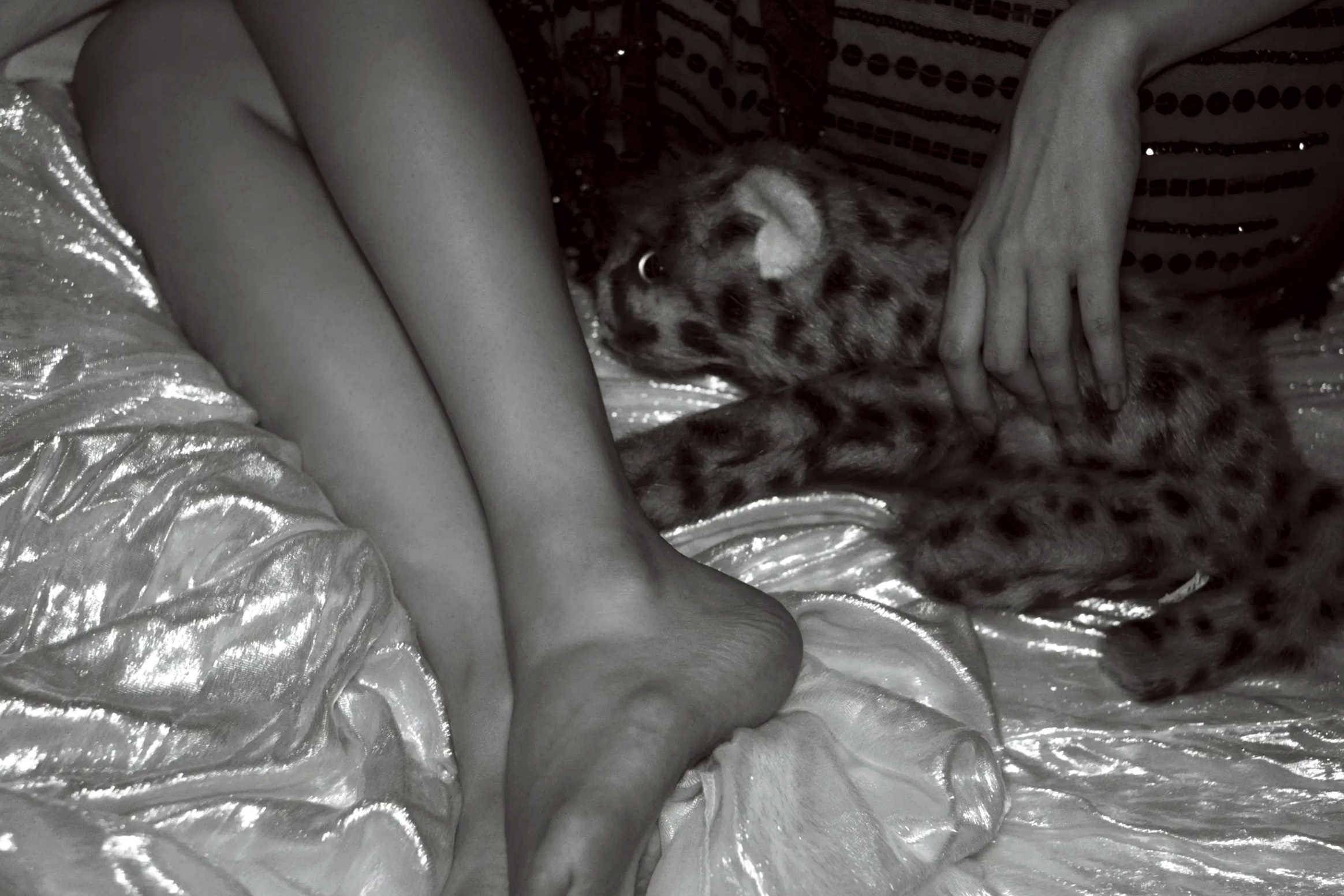 高田里穂《素描》写真:日本女神家居私房性感大片 展现慵懒诱惑美感