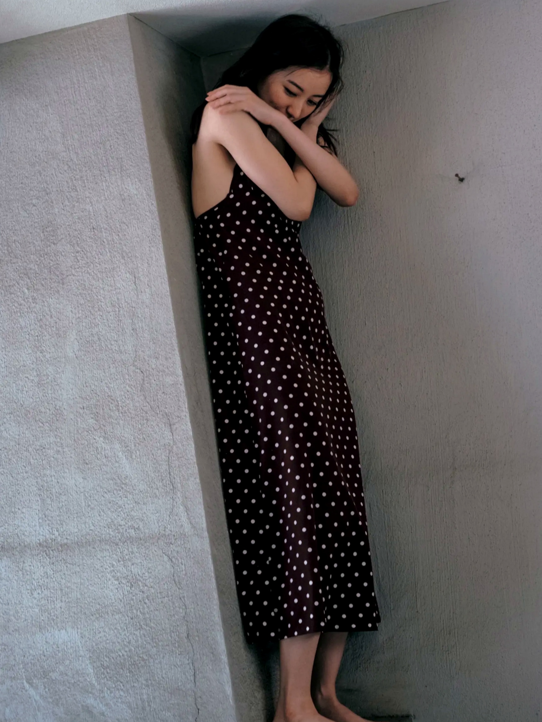 高田里穂《素描》写真:日本女神家居私房性感大片 展现慵懒诱惑美感