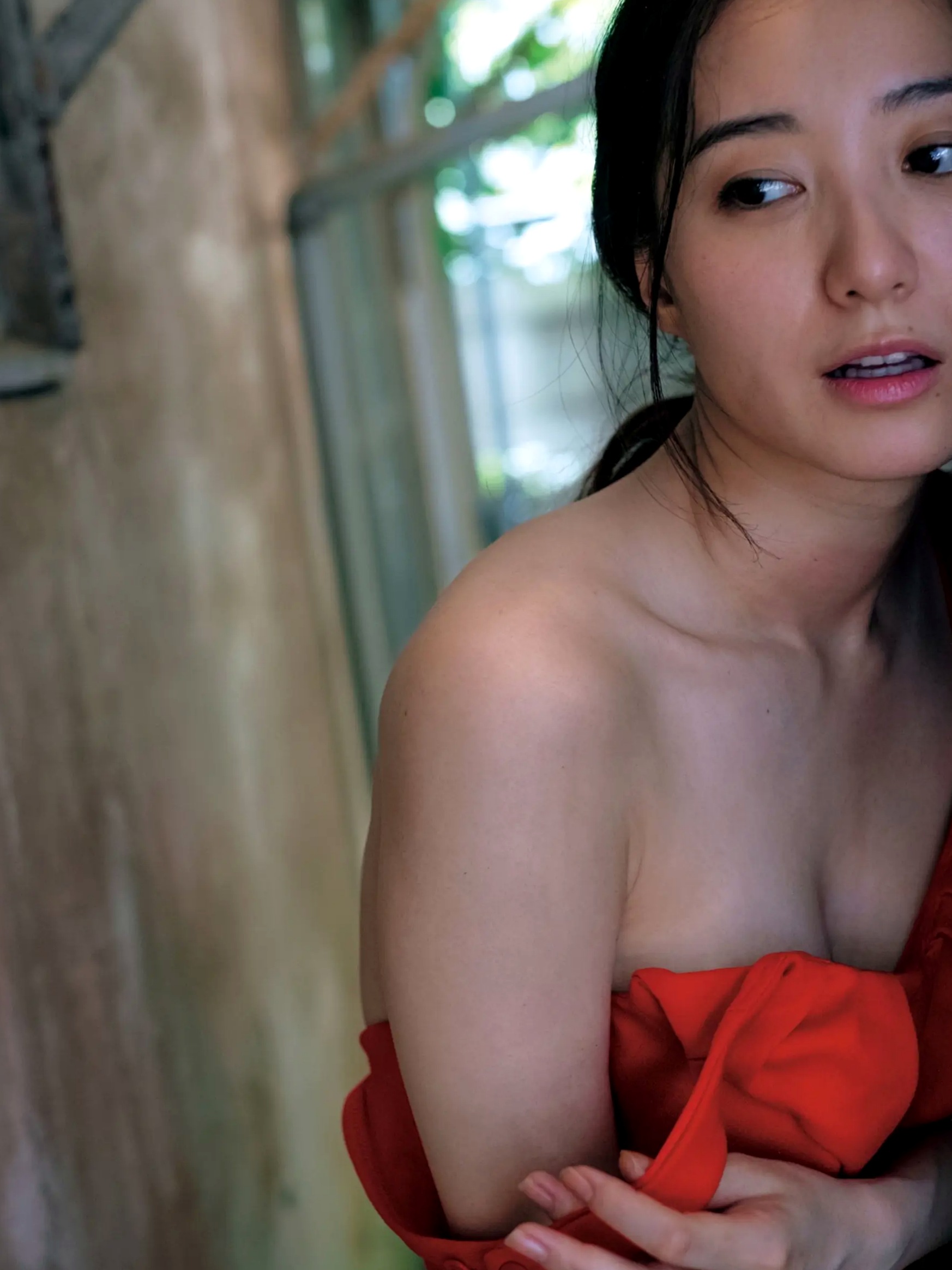 高田里穂《素描》写真:日本女神家居私房性感大片 展现慵懒诱惑美感