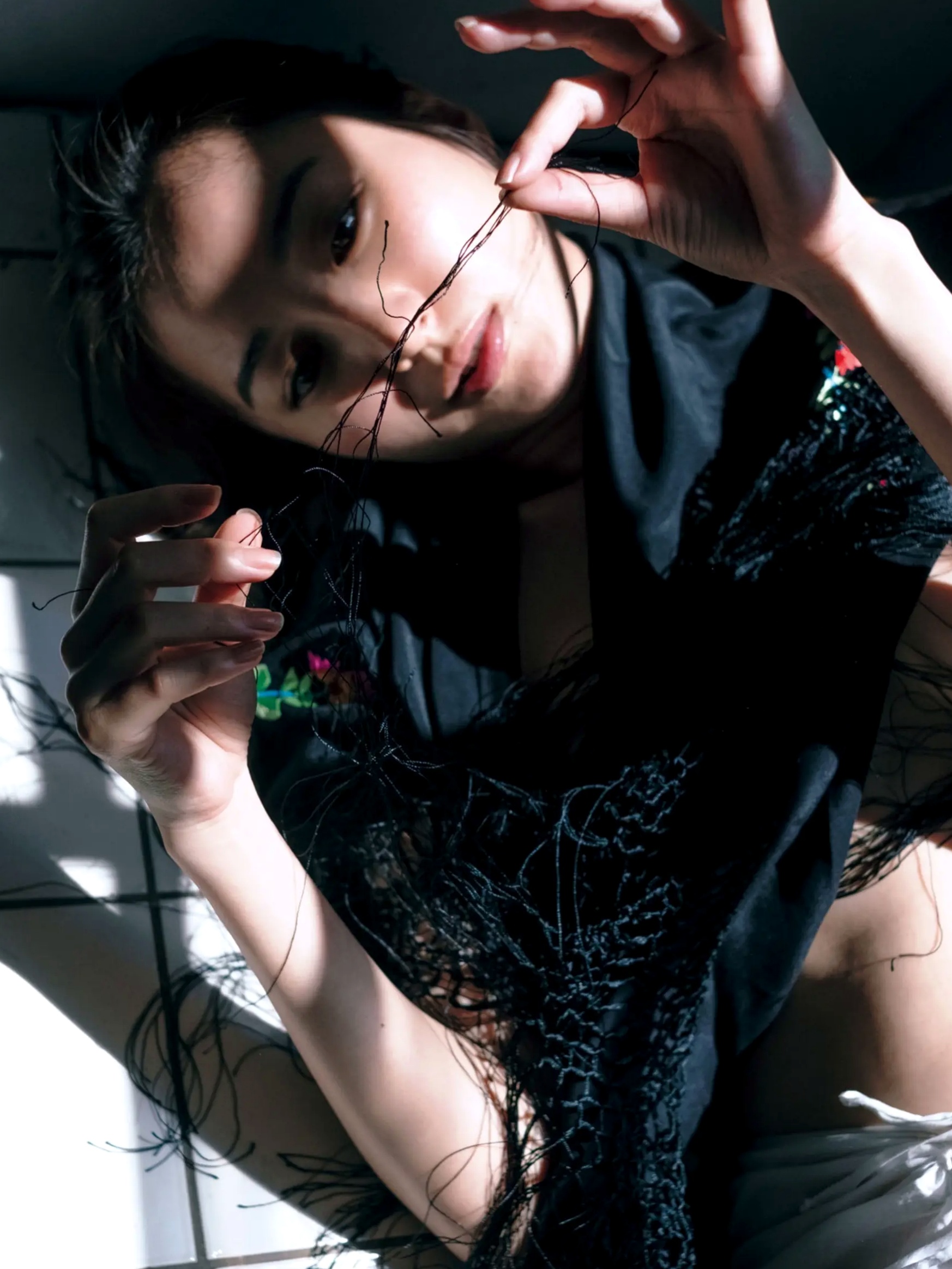 高田里穂《素描》写真:日本女神家居私房性感大片 展现慵懒诱惑美感