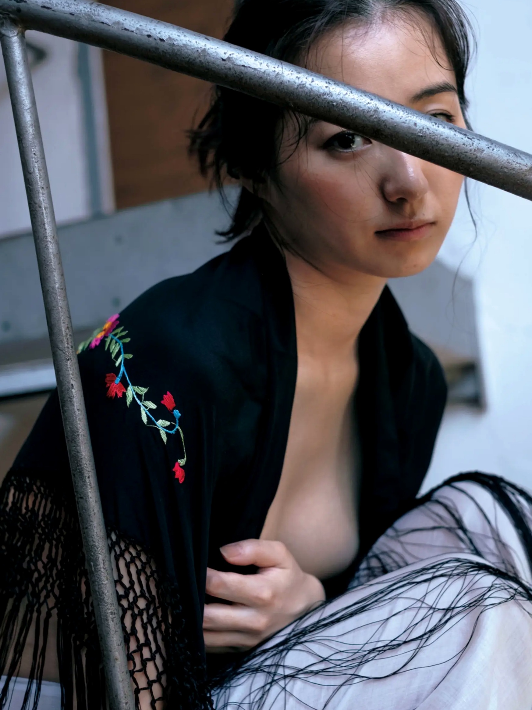 高田里穂《素描》写真:日本女神家居私房性感大片 展现慵懒诱惑美感