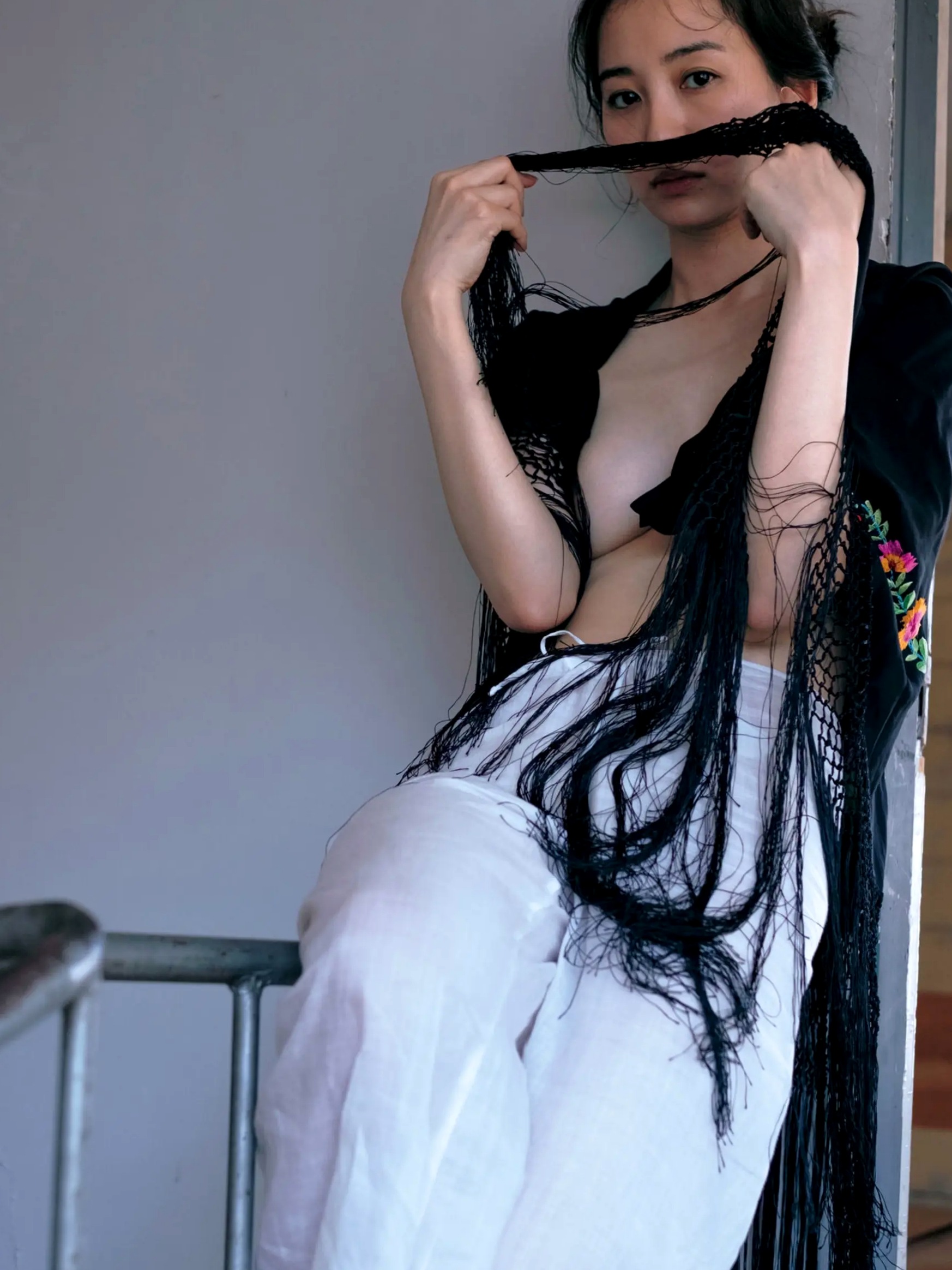 高田里穂《素描》写真:日本女神家居私房性感大片 展现慵懒诱惑美感