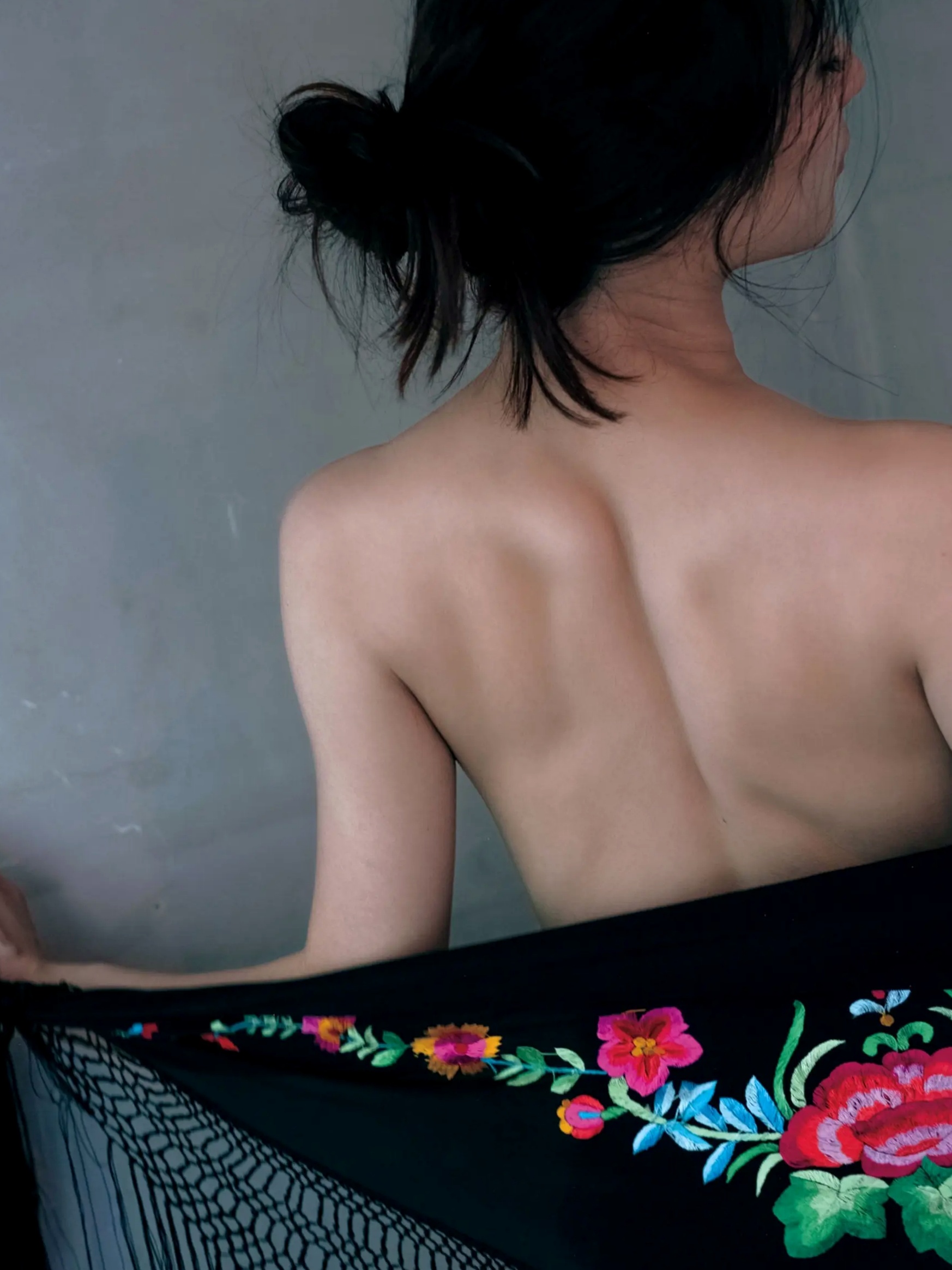 高田里穂《素描》写真:日本女神家居私房性感大片 展现慵懒诱惑美感