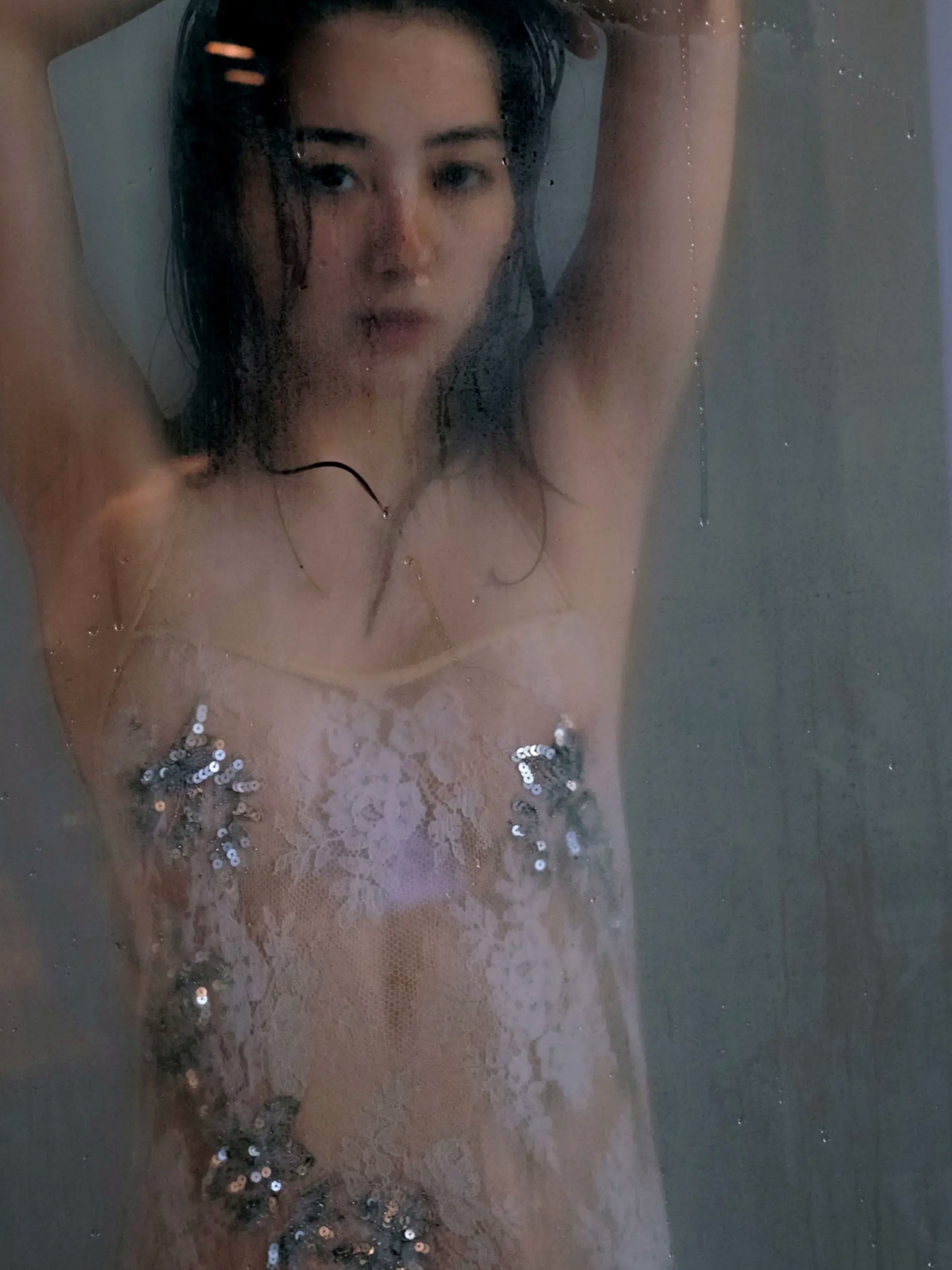 高田里穂《素描》写真:日本女神家居私房性感大片 展现慵懒诱惑美感