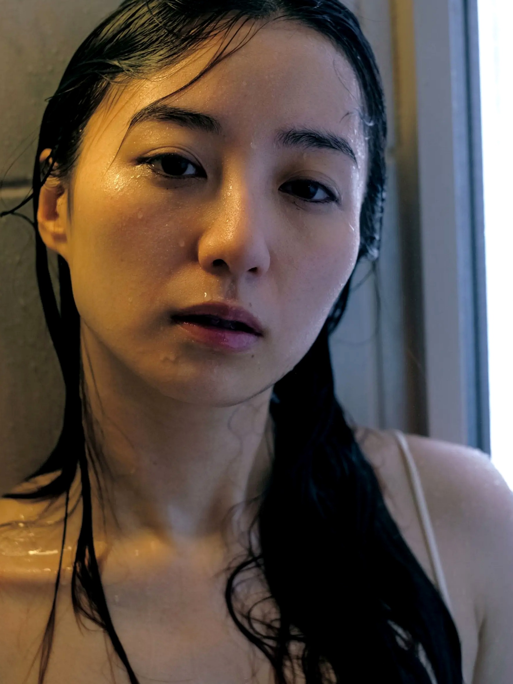 高田里穂《素描》写真:日本女神家居私房性感大片 展现慵懒诱惑美感