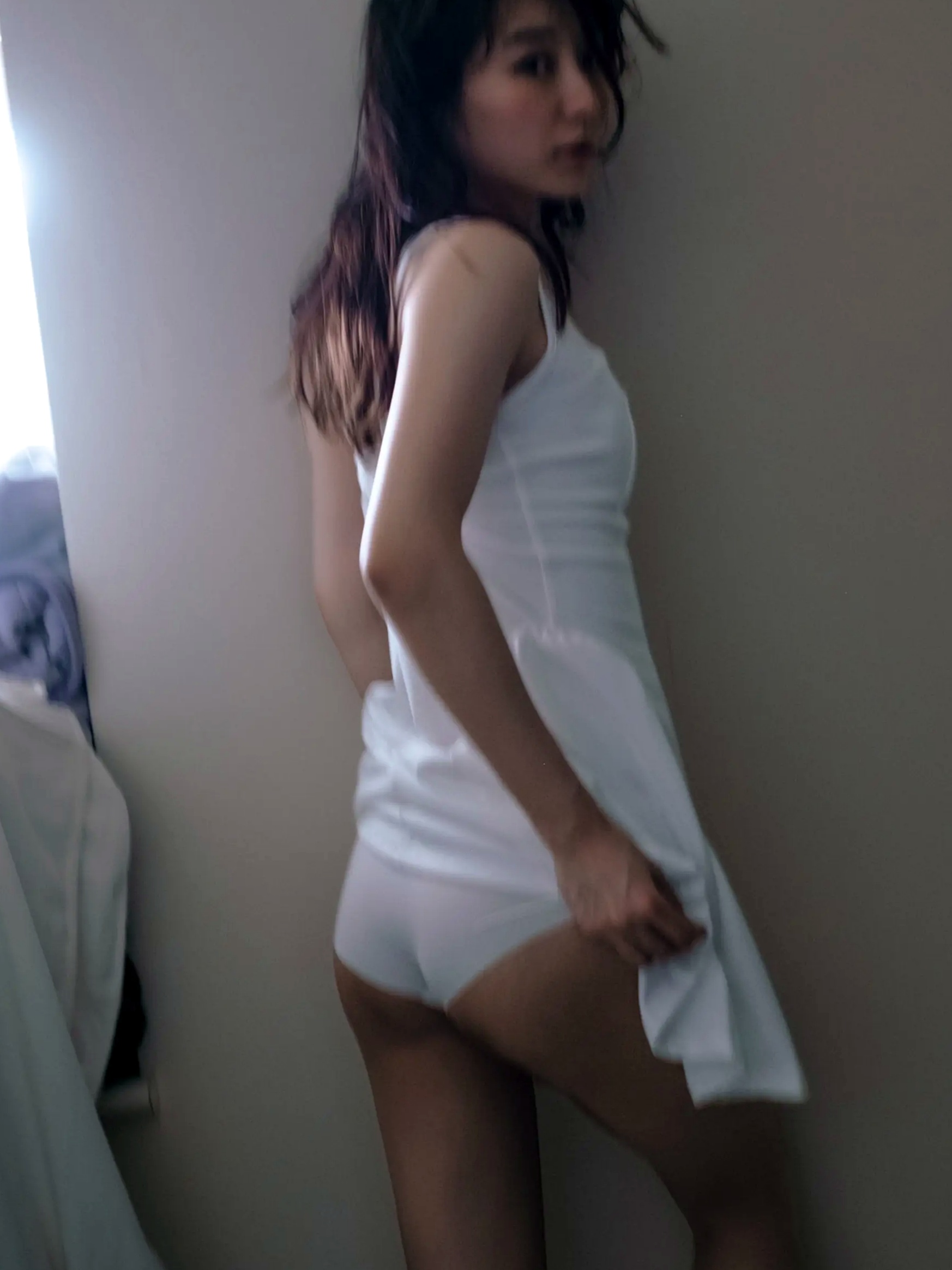 高田里穂《素描》写真:日本女神家居私房性感大片 展现慵懒诱惑美感