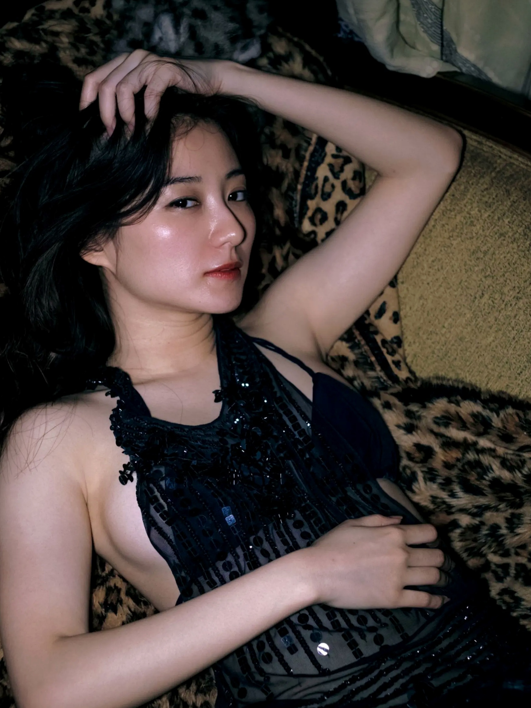 高田里穂《素描》写真:日本女神家居私房性感大片 展现慵懒诱惑美感