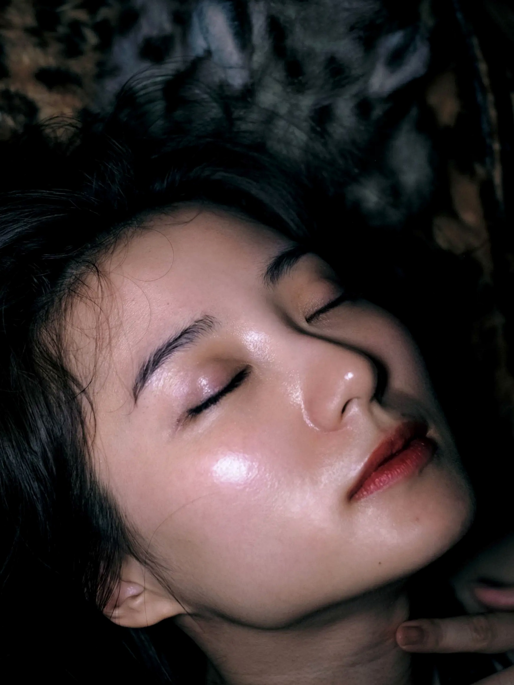 高田里穂《素描》写真:日本女神家居私房性感大片 展现慵懒诱惑美感