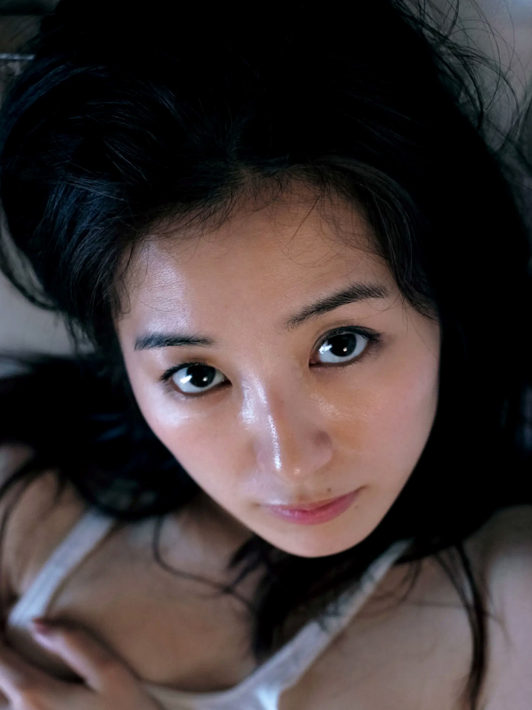 高田里穂《素描》写真:日本女神家居私房性感大片 展现慵懒诱惑美感
