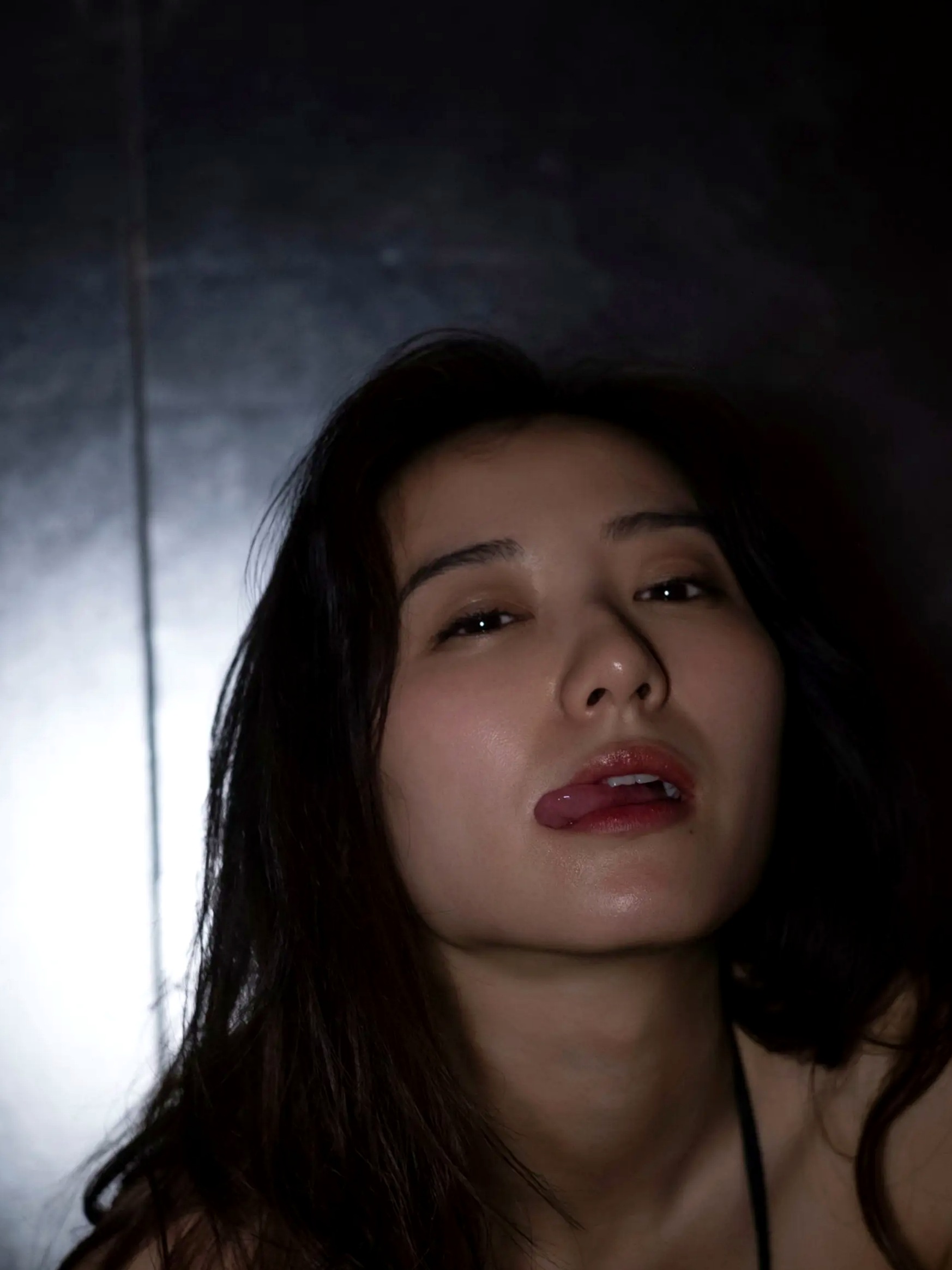 高田里穂《素描》写真:日本女神家居私房性感大片 展现慵懒诱惑美感