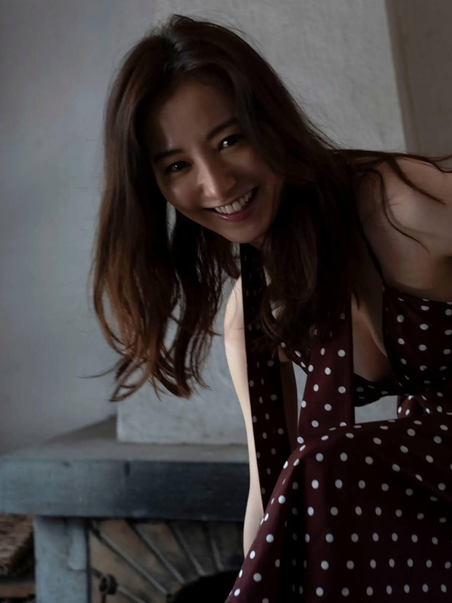 高田里穂《素描》写真:日本女神家居私房性感大片 展现慵懒诱惑美感
